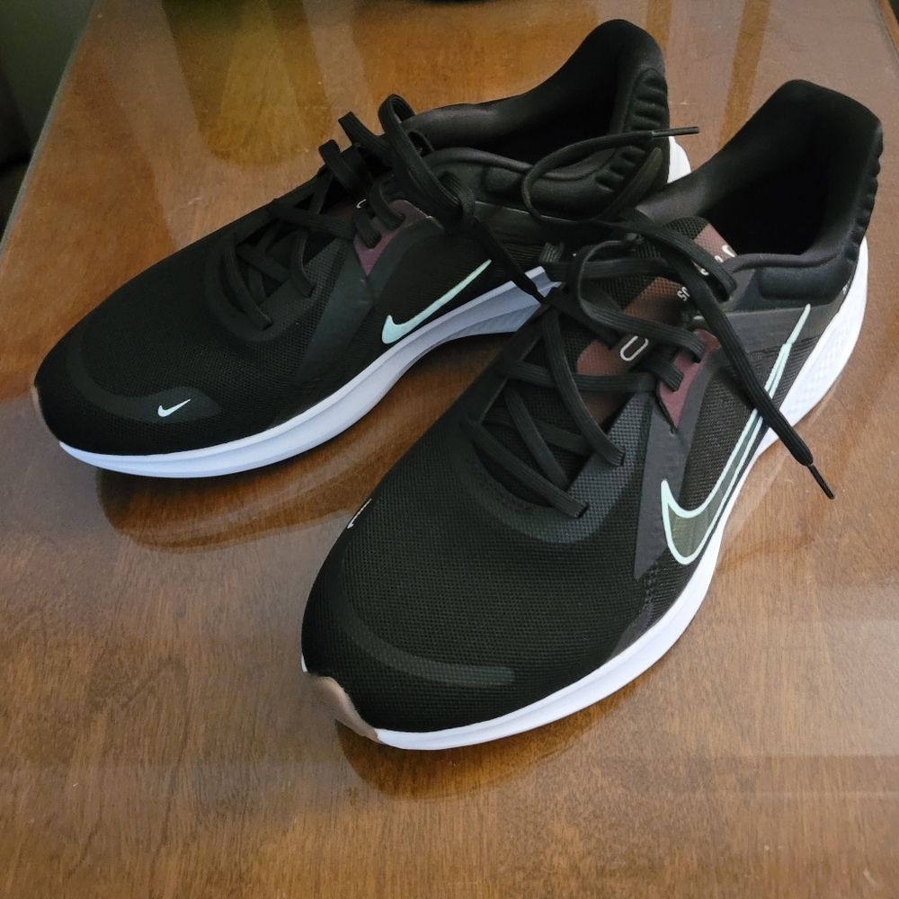 NEW NIKE Quest 05, women's sz 11
